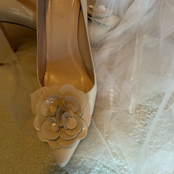 Kate Spade patent shoes - very unique style! - Picture 2 of 4